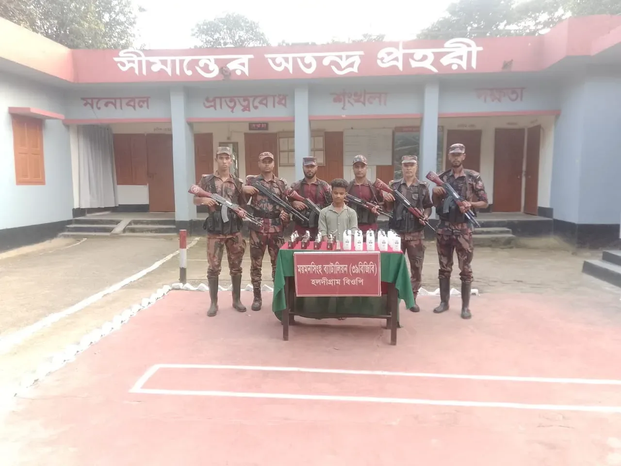 নালিতাবাড়ী সীমান্তে ৪৭ বোতল ভারতীয় মদসহ যুবক আটক১