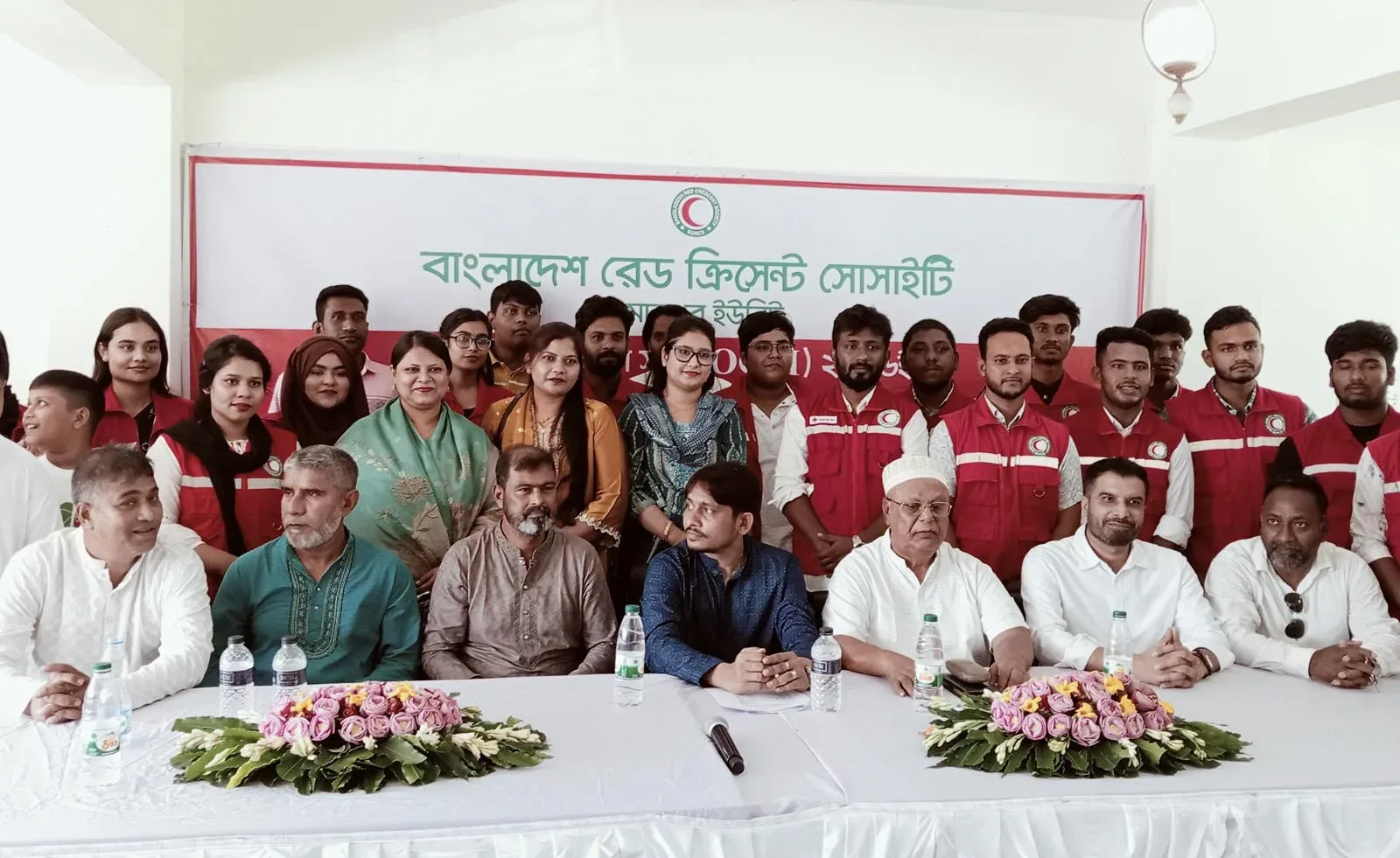 জামালপুর রেড ক্রিসেন্ট ইউনিটের ভাইস-চেয়ারম্যান জিলানী, লিয়ন সেক্রেটারি