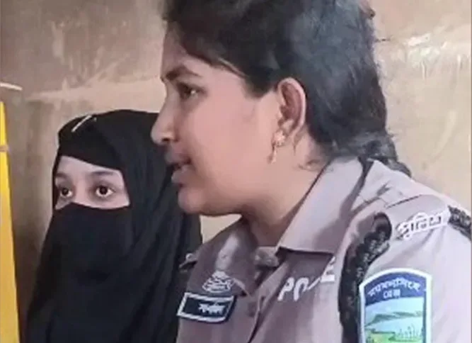 নকলায় ৩৭ বোতল এস্কাফ সিরাপসহ তরুণী আটক