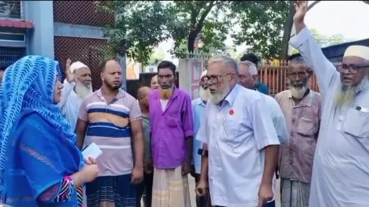 পথিমধ্যে মুক্তিযোদ্ধা কমান্ডের পক্ষ থেকে তীব্র আপত্তি ও বাধা