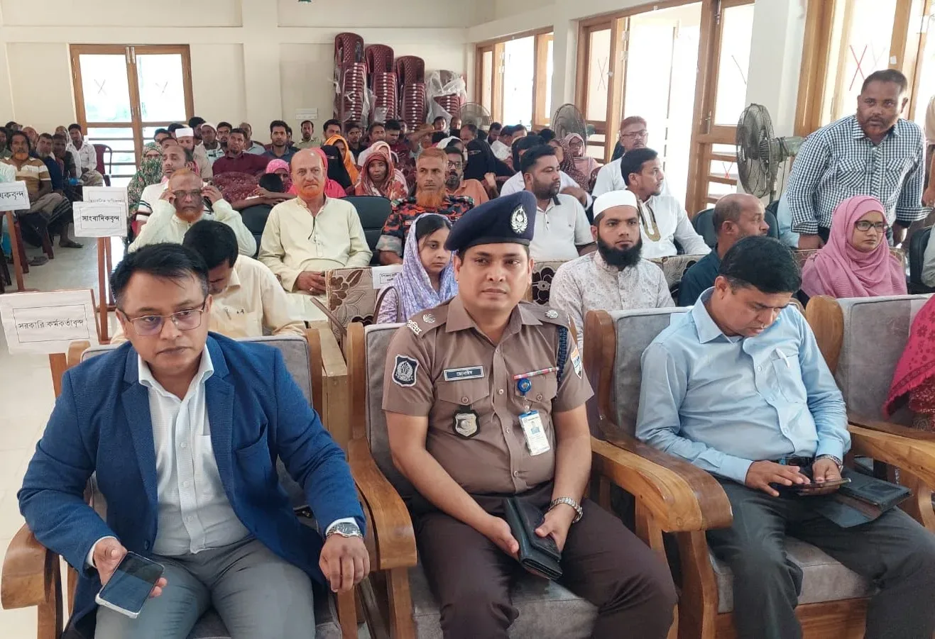বিশেষ অতিথি হিসেবে উপস্থিত ছিলেন জামালপুরের জেলা প্রশাসক মোহাম্মদ ইউসুফ আলীসহ একাংশ