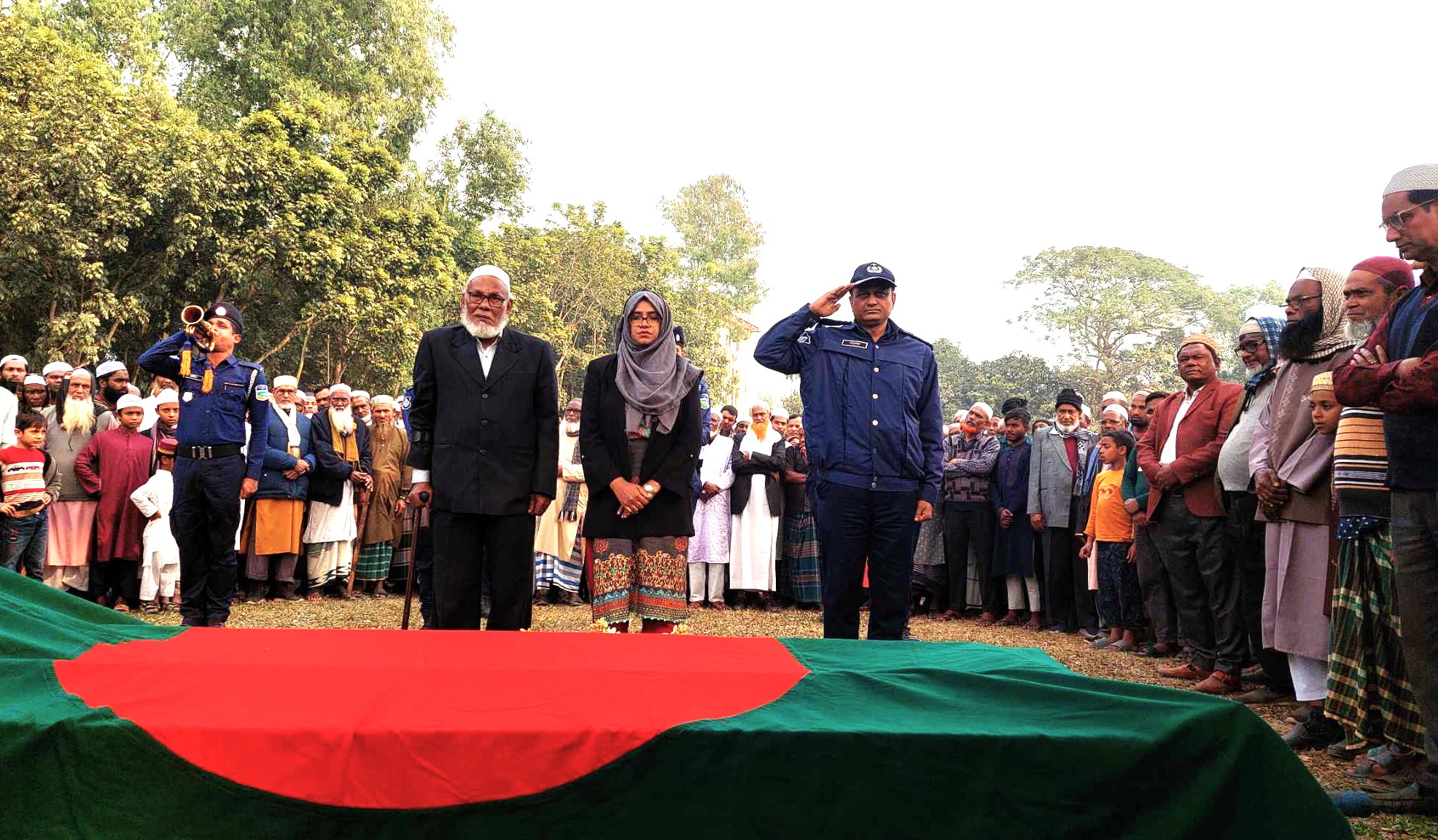 রাষ্ট্রীয় মর্যাদায় বীর মুক্তিযোদ্ধা সিরাজুল ইসলামের দাফন সম্পন্ন